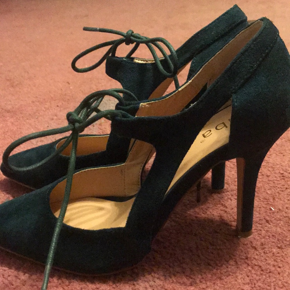 Heels - Picture 2 of 2